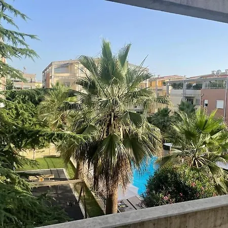 Sweet Escape W Pool Apartment *